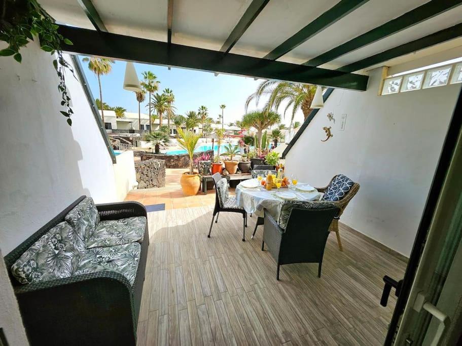 Apartamento Taisa Playa Roca Costa Teguise Extérieur photo