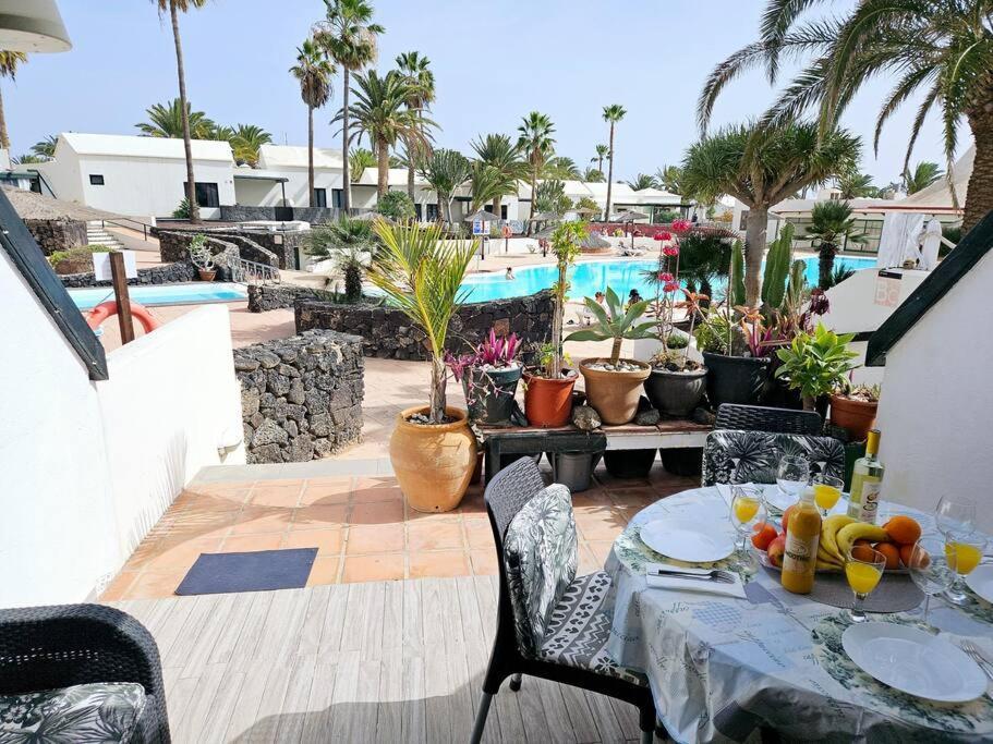 Apartamento Taisa Playa Roca Costa Teguise Extérieur photo