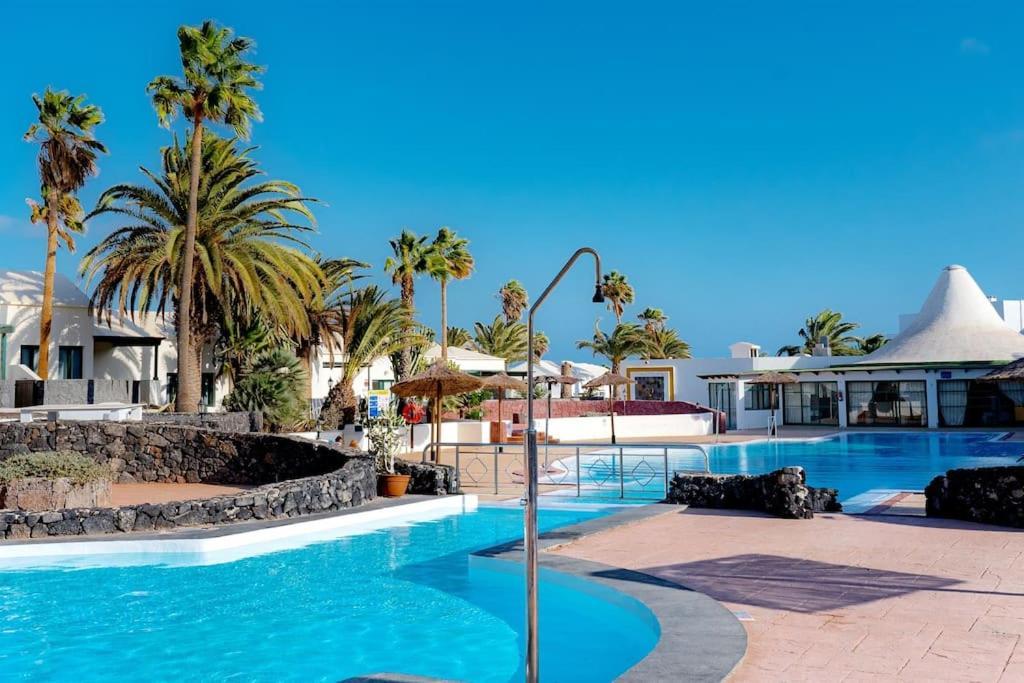 Apartamento Taisa Playa Roca Costa Teguise Extérieur photo