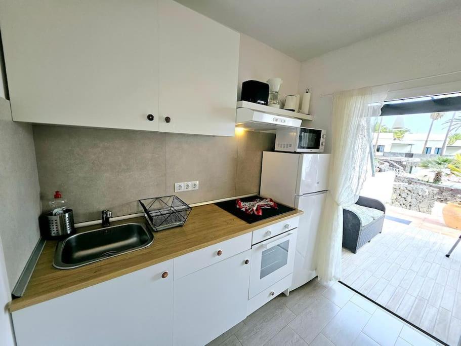 Apartamento Taisa Playa Roca Costa Teguise Extérieur photo