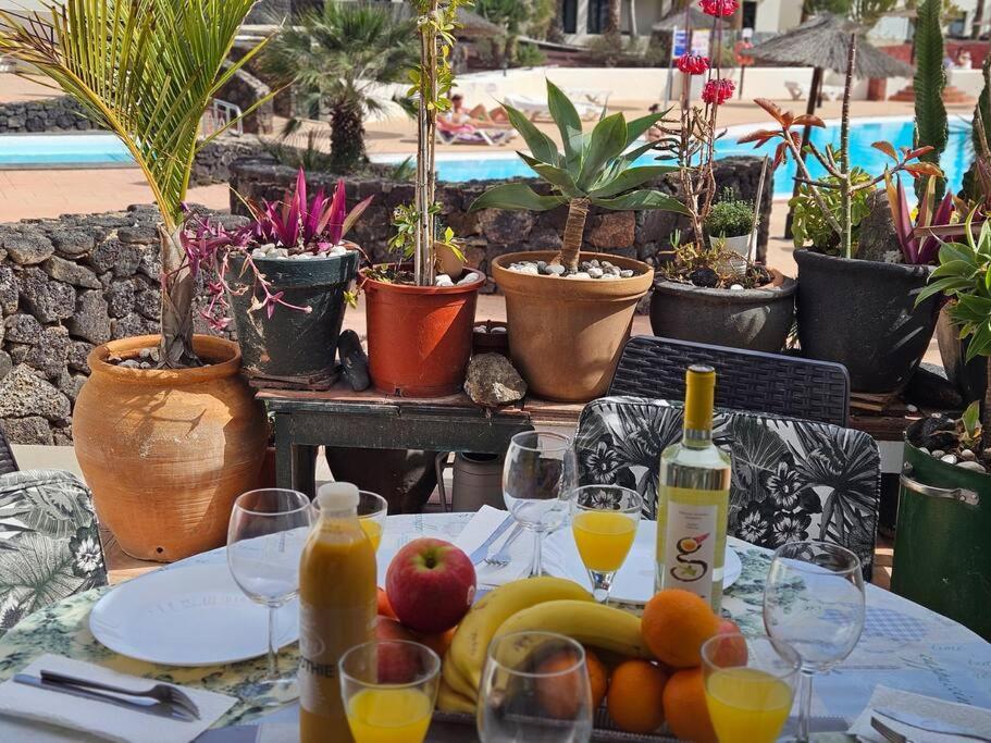 Apartamento Taisa Playa Roca Costa Teguise Extérieur photo