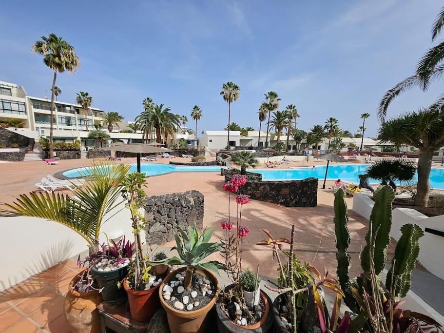 Apartamento Taisa Playa Roca Costa Teguise Extérieur photo